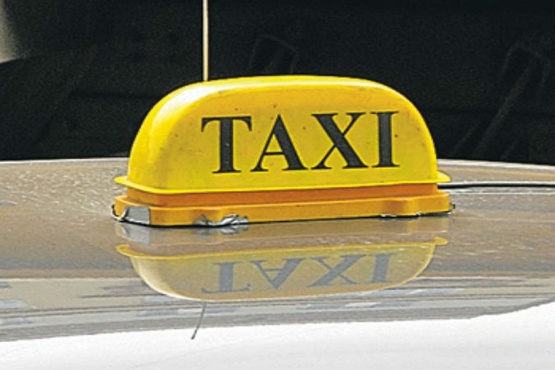 Понял, что пассажиров стало больше: в Тюмени девушка родила в машине такси