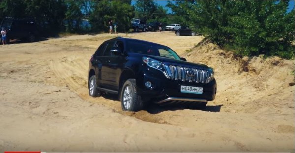 «Битва внедорожников на песке»: Блогер поделился обзором Toyota Land Cruiser Prado