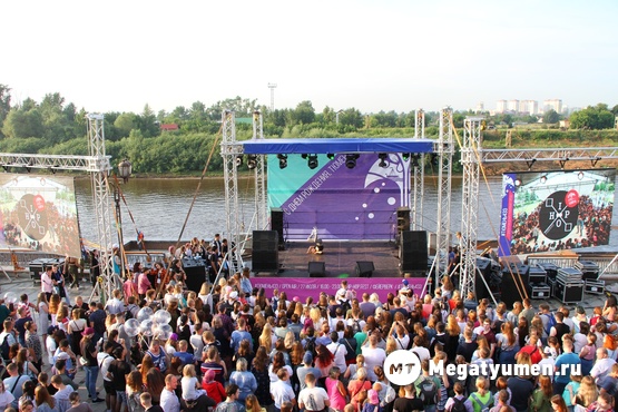 Масштабный Open Air фестиваль проходит в Тюмени - фото