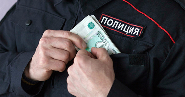 В Тюменской области следователь вымогал деньги у водителя, который стал участником ДТП
