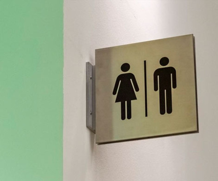 В аэропорту Южно-Сахалинска обнаружили толерантный туалет