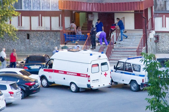 Поссорилась с родителями: тюменцы сообщают о погибшей в результате падения с 16 этажа девушке