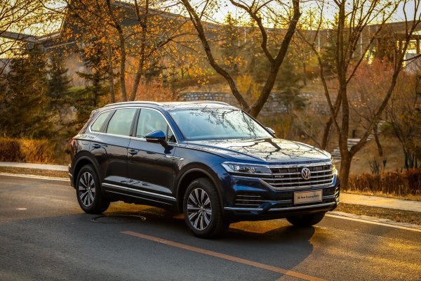 Из Питера в Мурманск и на «Край Земли» на одном баке: Новый Volkswagen Touareg впечатляет запасом хода