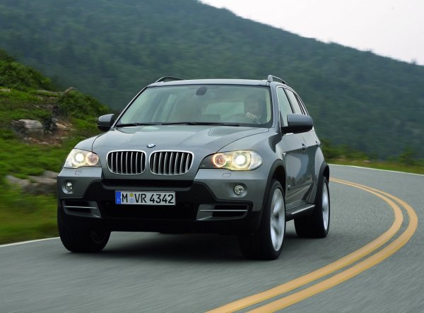 «Зачем вам этот RAV4?»: Почему «японцы» блекнут перед подержанным BMW X5 – блогер