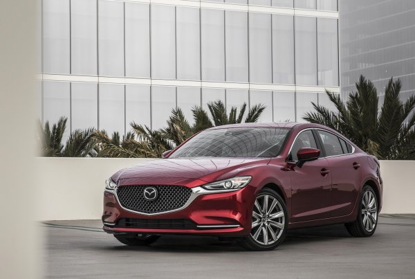 «Тачка хороша, но Камри лучше»: Автовладелец озвучил сильные и слабые стороны Mazda 3 2018 года
