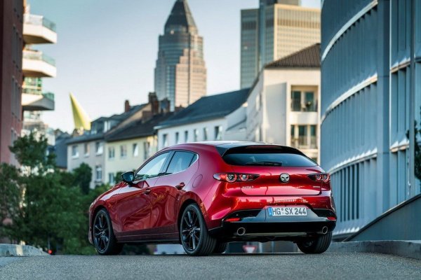 «Шикарный хищник»: В сети поделились обзором и тест-драйвом новой Mazda 3