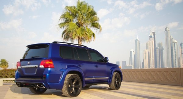 «50 оттенков синего»: Яркий тюнингованный Toyota Land Cruiser показали в сети