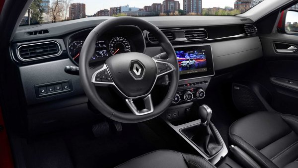 «Автомобиль для беззаботной молодежи»: Эксперт провел тест-драйв Renault Arkana