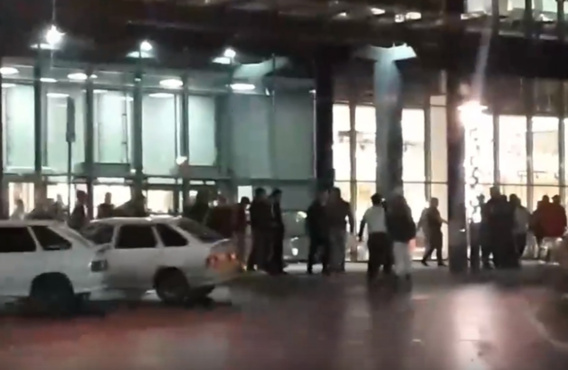 Тюменцы вызвали полицию из-за несуществующей драки - видео