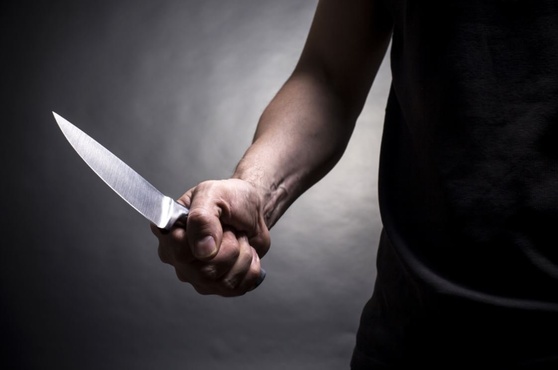 Схватил нож и потребовал деньги: тоболячку чуть не убил муж