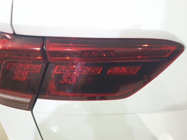 «Они меня просто побрили»: ОД отказал владельцу VW Tiguan с запотевшим фонарем в гарантийном ремонте