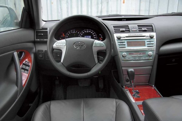 Подержанная Toyota Camry 40 – «геморрой» или даст фору современным авто?