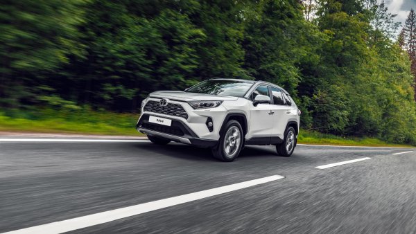 Учись, «АвтоВАЗ»: Toyota RAV4 доработают после жалоб водителей – «лосиный» тест пошёл на пользу