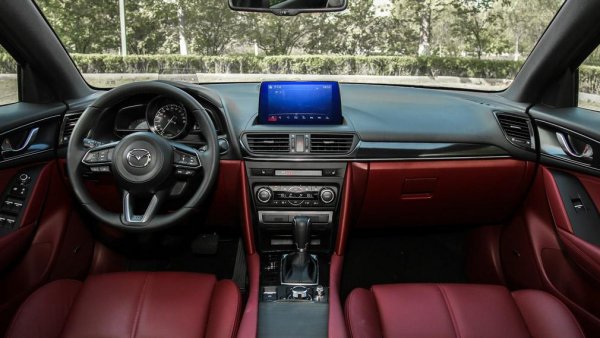 Прощайте «Тусан» и «Карок»: Кроссовер Mazda CX-4 выбился в лидеры продаж