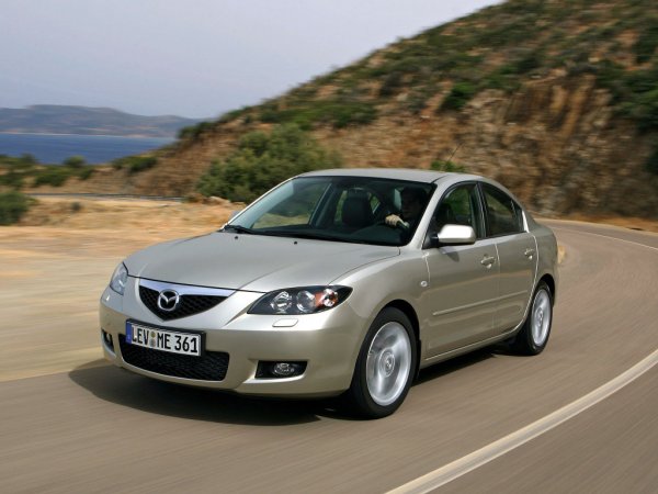 Ржавый кузов и надёжные моторы: Чем собралась удивлять 15-летняя Mazda 3 ВК?